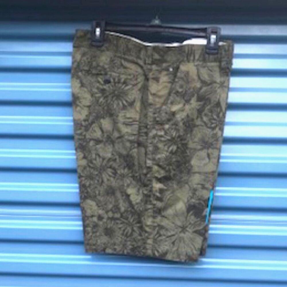 At the Knee . Size: 36 . Casual or Work Shorts . Sonoma Flexwear . New w/ Tags